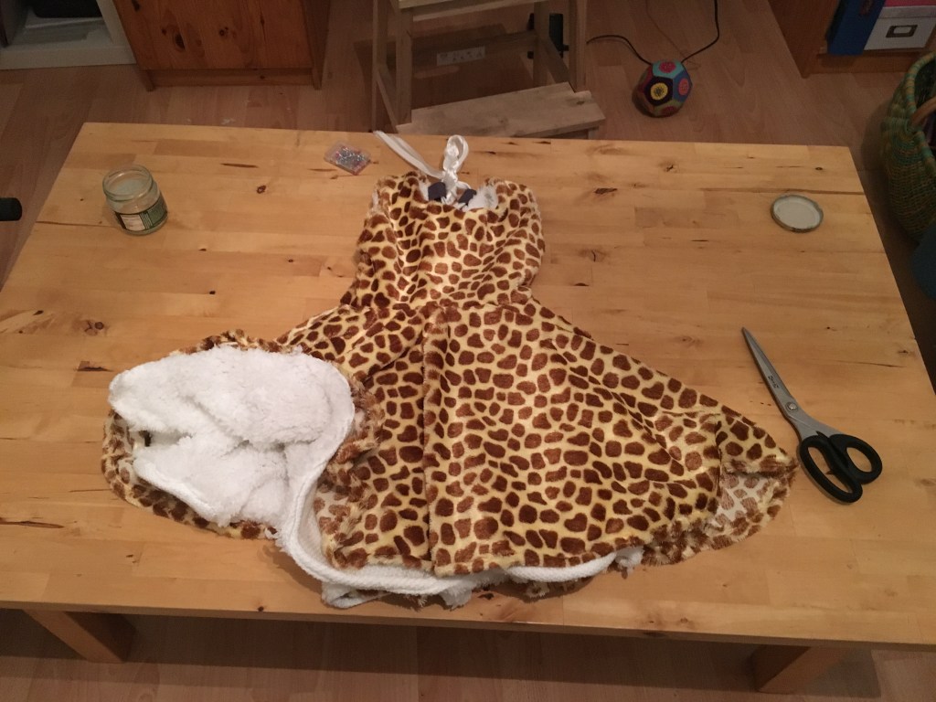Kinderkleid Antheia Giraffe aus einer Decke