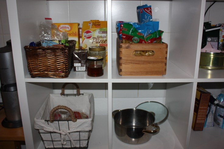 Küchenregal aufräumen Konmari