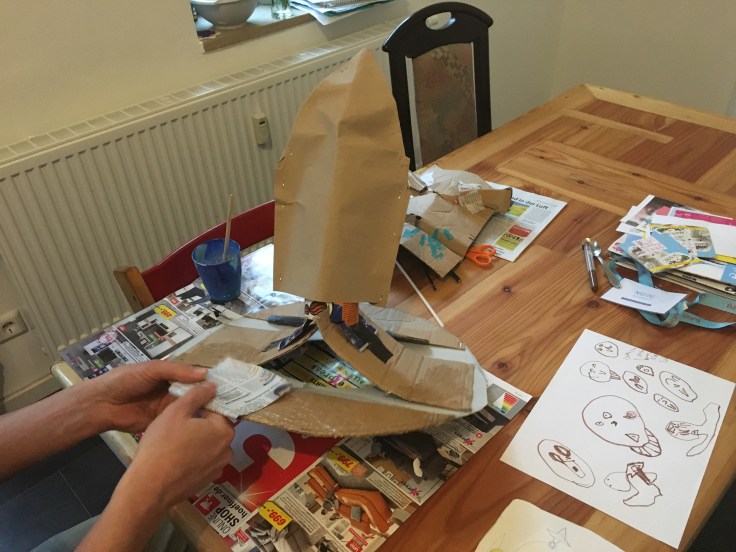 Sprechender Hut Pappmache