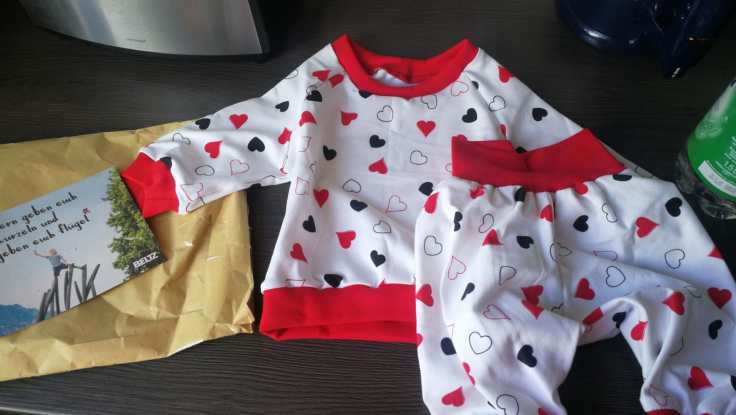 Babypulli und Hose