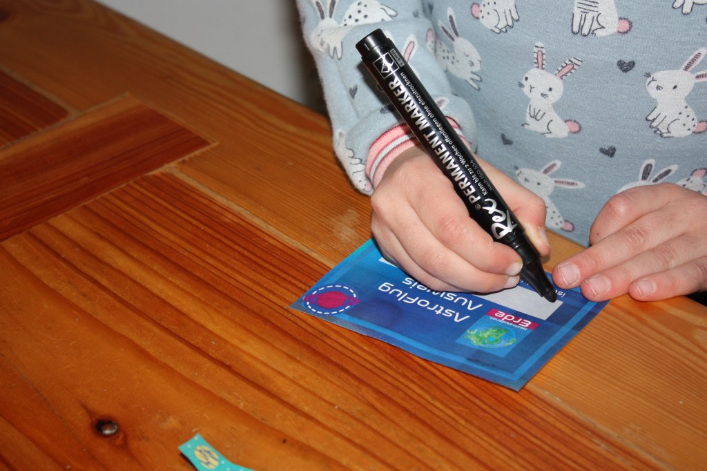 Astroflug-Ausweis beschriften