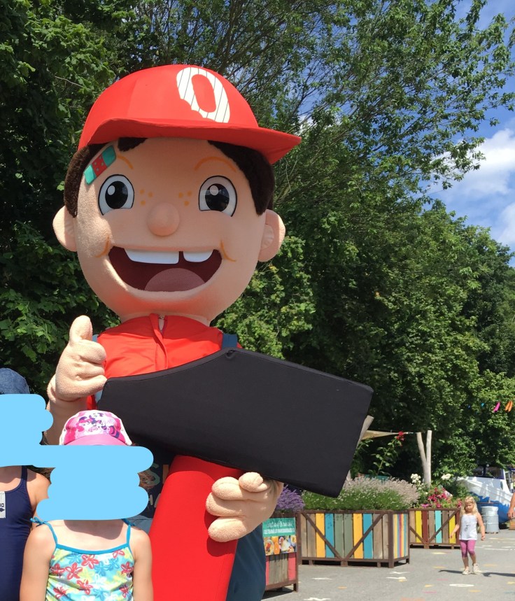 Oskar mit Kindern in Oskarshausen