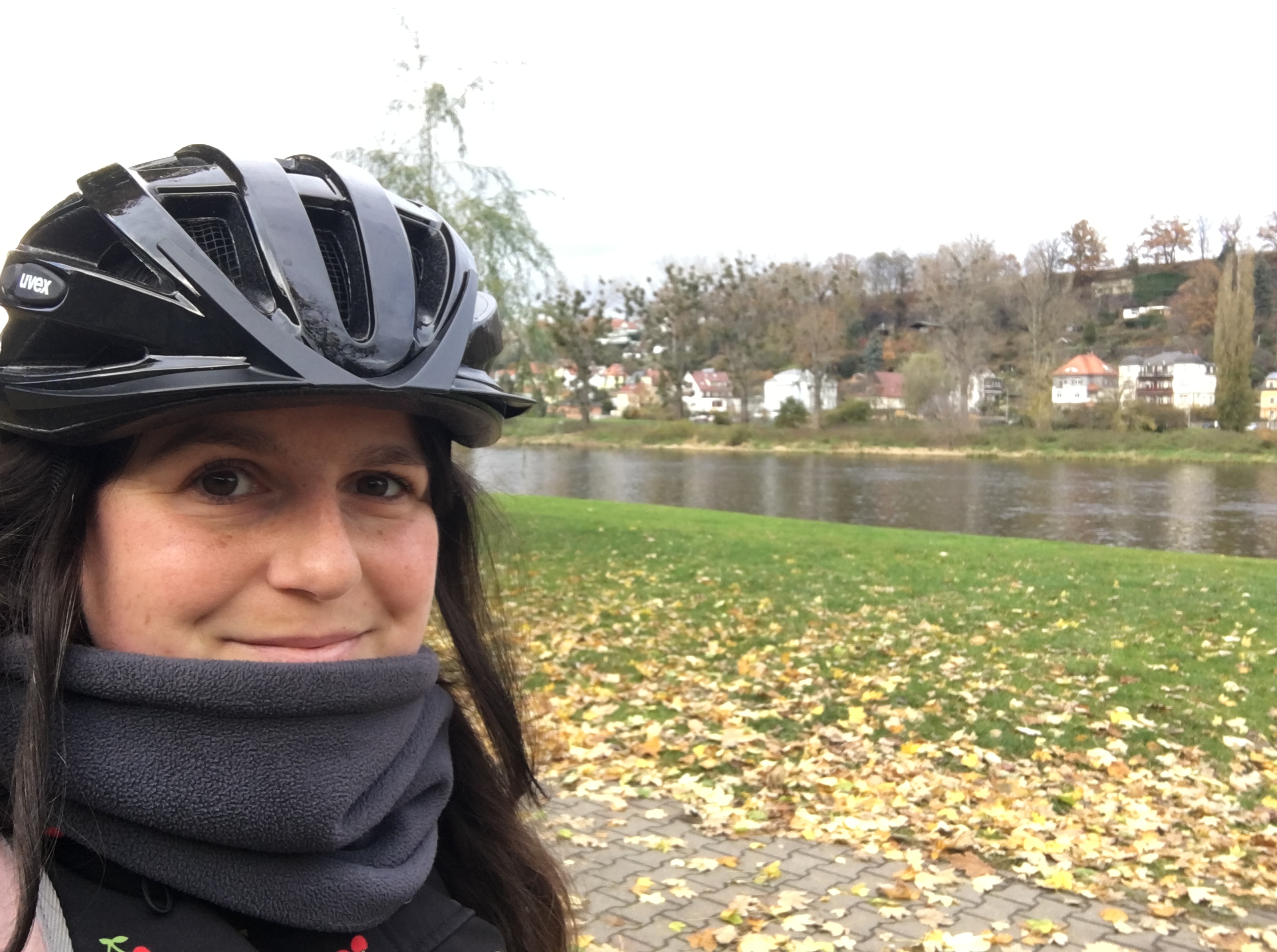 Nadine Kadic an der Elbe