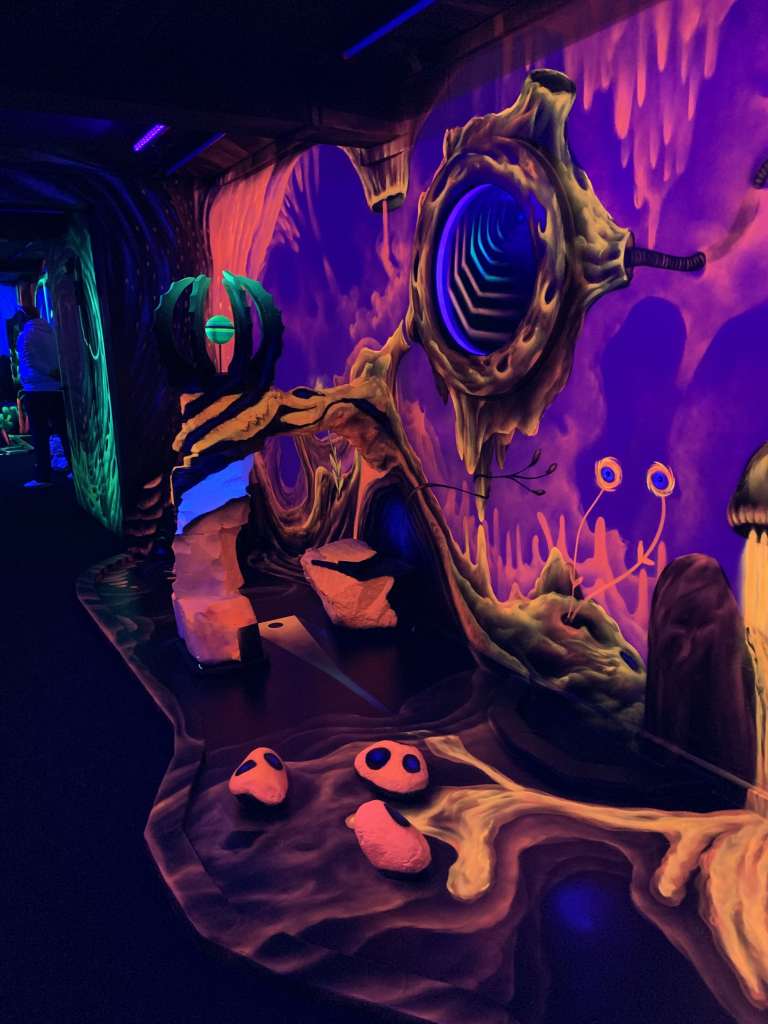 Schwarzlicht Minigolf Zwickau