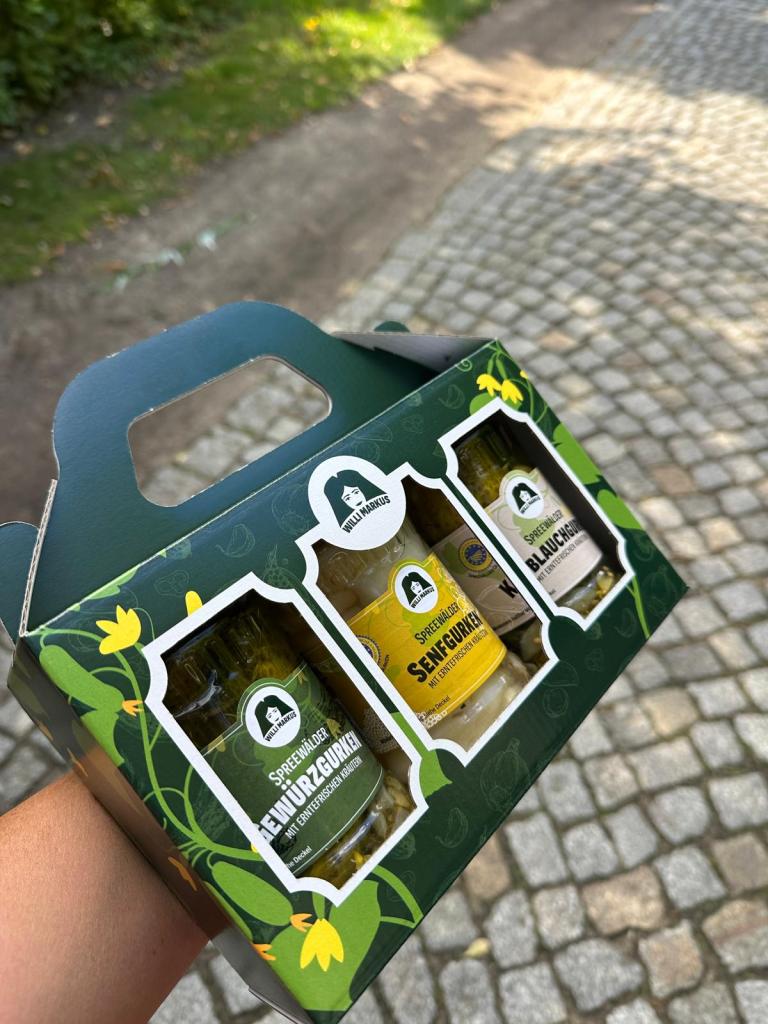 Drei Gurkengläser in einer Geschenkpackung