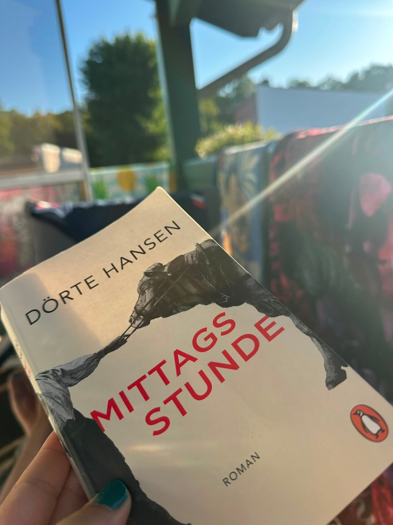 Buch mit Beschriftung : Mittagsstunde